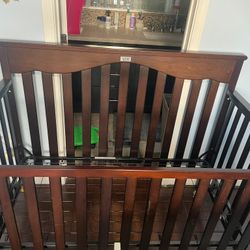 Baby Crib W 2 Mattresses