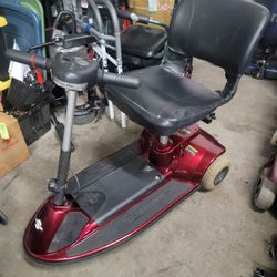 Revo Sport 1st gen 3-wheel scooter