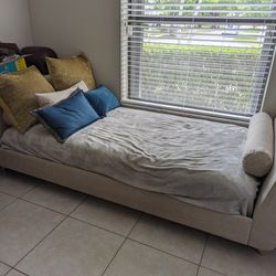 Day Bed / Twin Bed Upholstered 