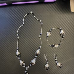 Women necklace,earrings and blacket