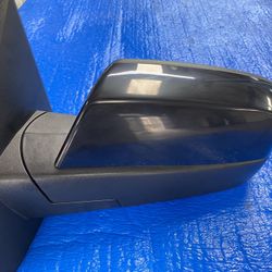 2014/2019 GMC 1500,2500 OEM Drivers Side Mirror 