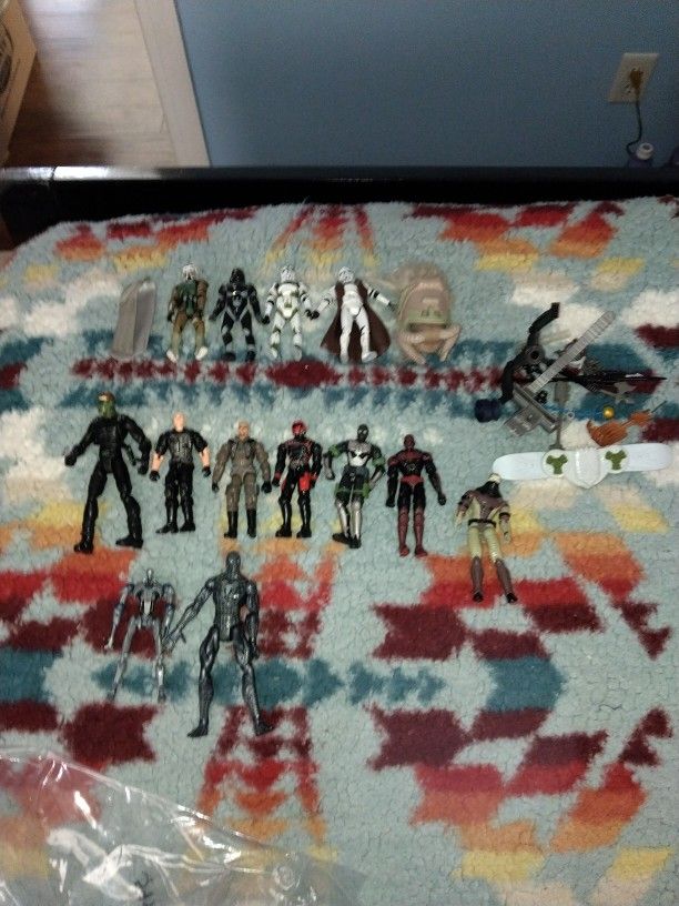 Rare 1990s/Early 2000s Vintage Rare Star Wars/Marvel Action Figures Lot