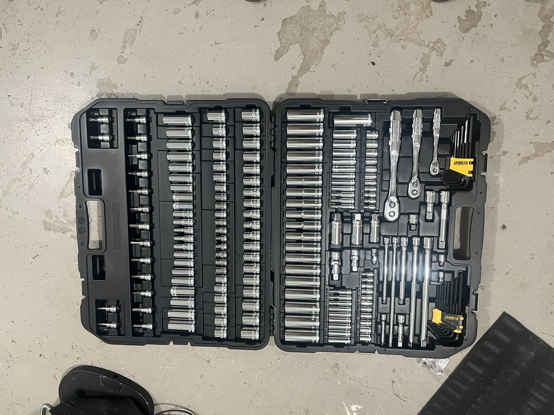 Dewalt 247 Mechanic Tool Set for Sale in Kent, WA OfferUp
