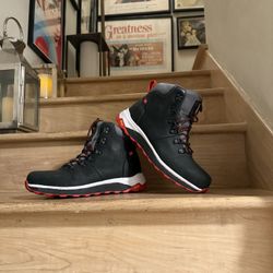 $120 ⬇️ MSRP - Amazing 686 x Rocky Lightweight Waterproof Hiking Boot, Men’s 10M