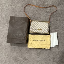 Louis Vuitton LV Pochette Shoulder Bag Great Condition 