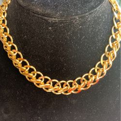 Lovely 8 Inch Gold tone Plate Necklace 