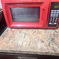 Lil Red  Microwave 700 Amps for warming food 