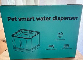 Pet smart water dispenser/ fountain-New in box ( untested)