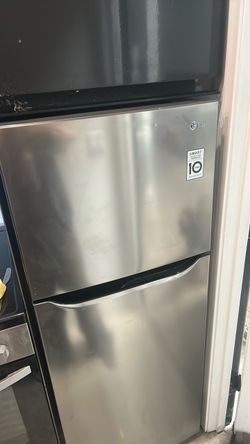 LG Stainless Steel Top-Freezer Refrigerator