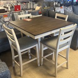 Brand new dinette with for stools $599