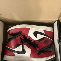 Jordan 1 Mid Black Toe
