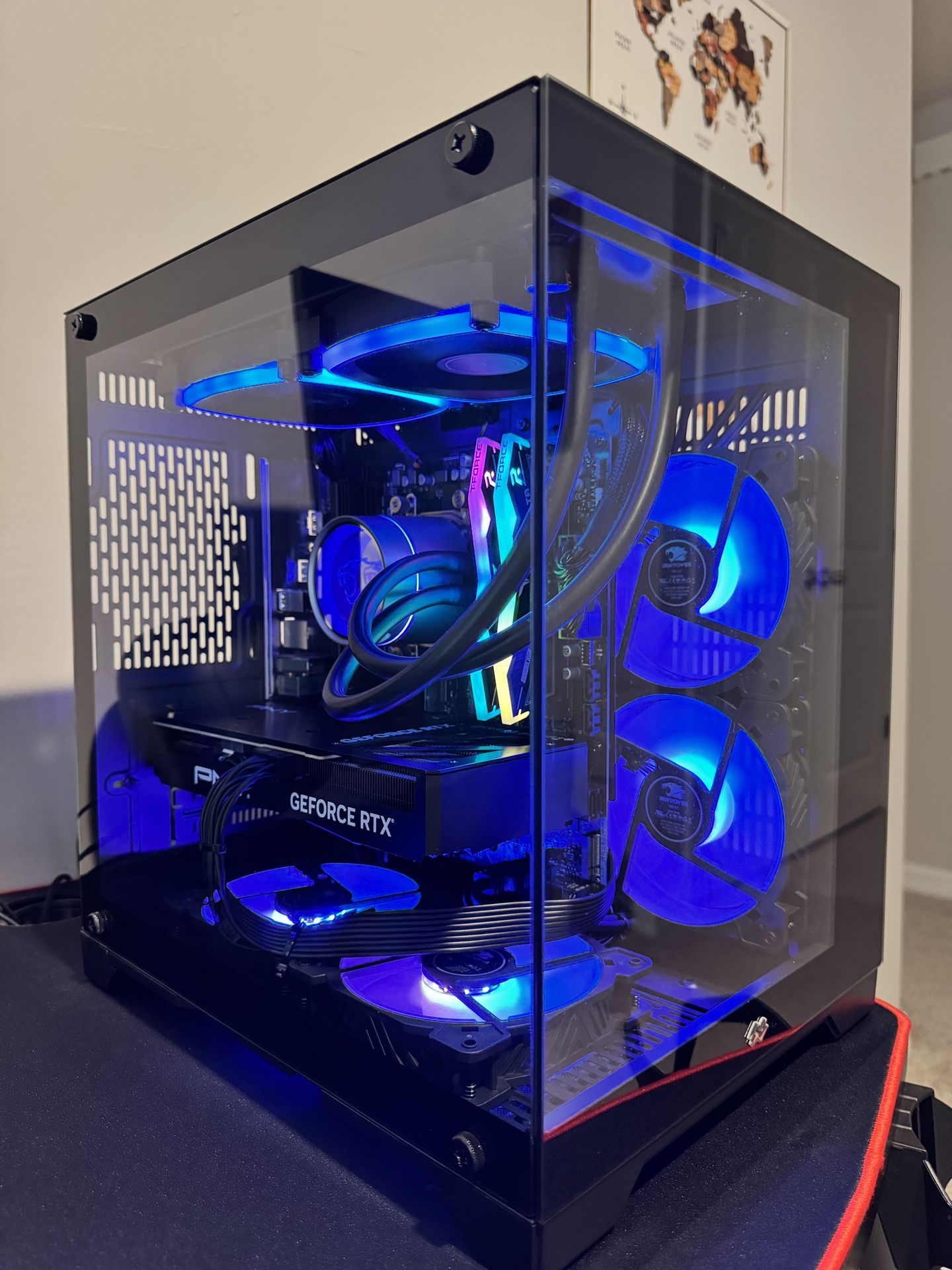 GAMING PC/ RTX 4070/ RYZEN 7 7700X/ 32GB RAM/ 1TB SSD.