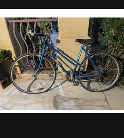 Vintage 80s schwinn world sport road bike