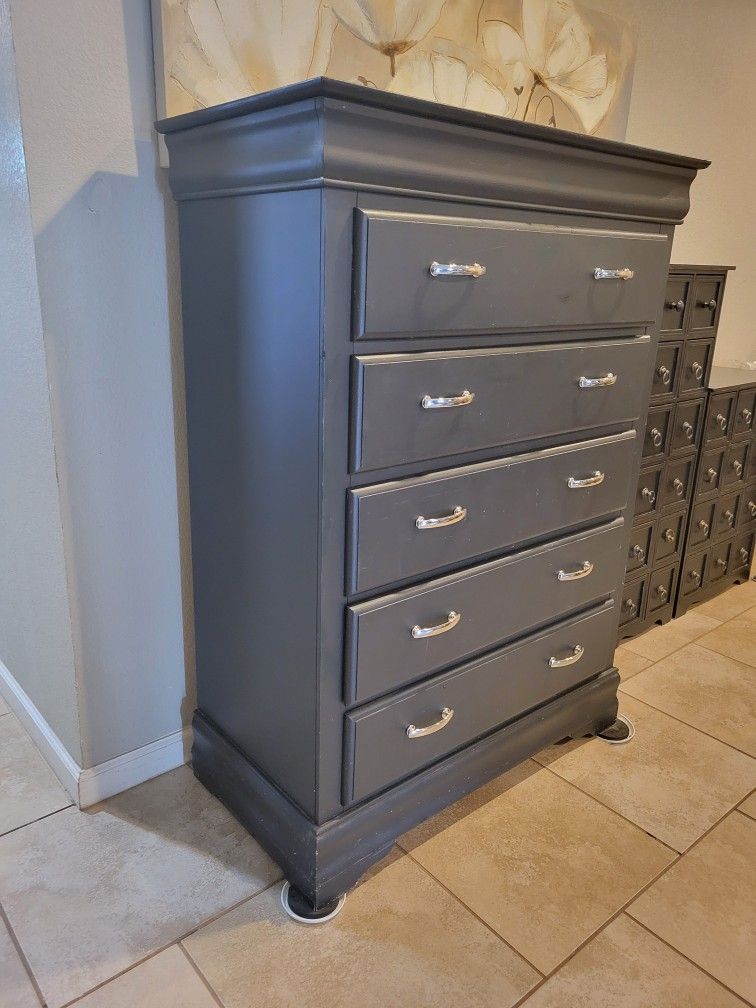 Dresser 