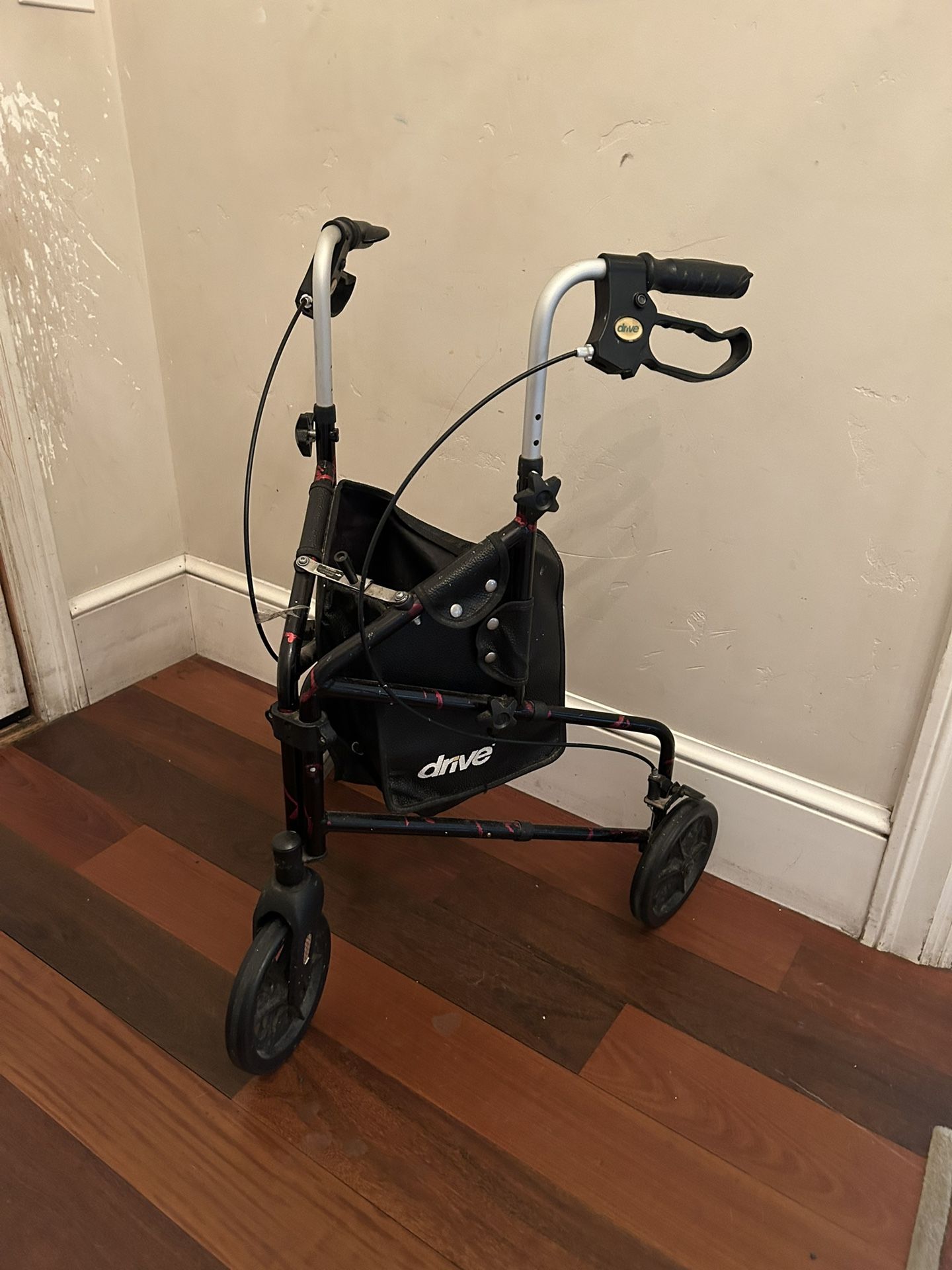 Collapsable 3 Wheel Walker With Storage Pouch