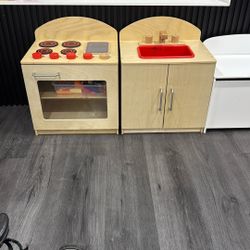 Kids kitchen set 