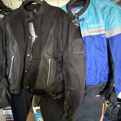 Se Vende Cascos y Trajes de Motos 