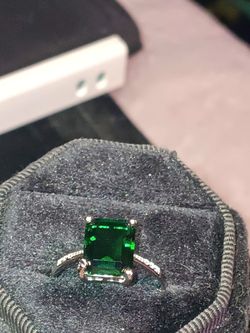 Sterling 925 Ring w/ Green Stone