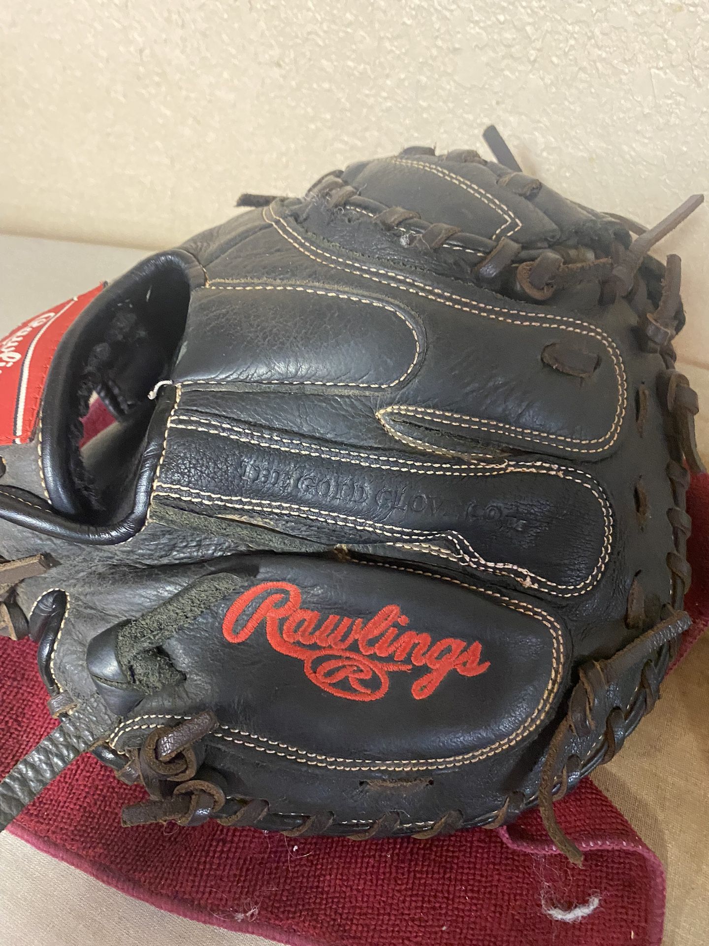Rawling 32. 1/2 Inch Leather  Men’s Baseball Glove