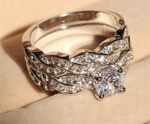 New 18 k white gold engagement ring wedding ring set