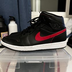 Jordan 1 Retro high “Rare Air” Bred Colorway 