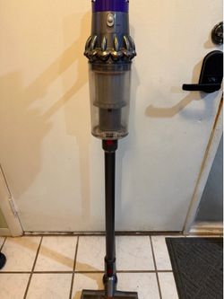 Dyson V10 Animal cordless vacuum - great condition