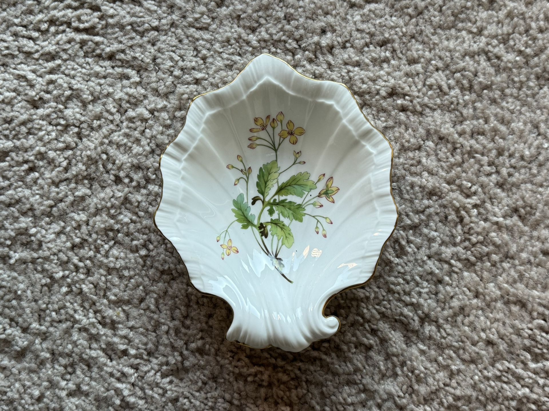 Vintage Signed MINTON ENGLAND Bone China “Chelidonium” Pattern Shell Shaped Dish