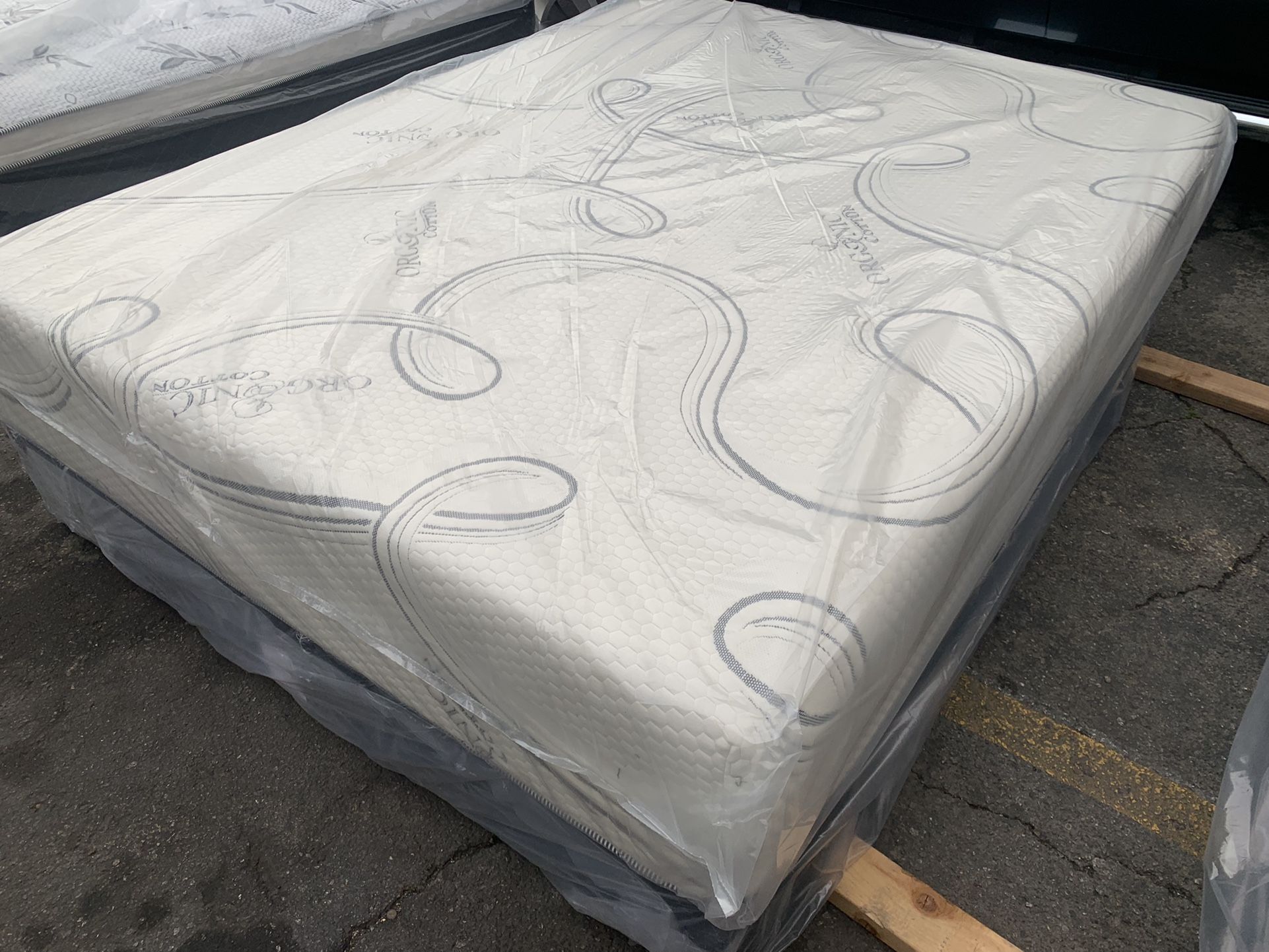 🛏Memory Foam 12” inches tall 🛏 ➡️Mattresses for your comfort ➡️All sizes ☑️ 🚛 Same day delivery🚛 🔸Twin sizes 🔷Full sizes 🟣Queen sizes 🟧Cal K