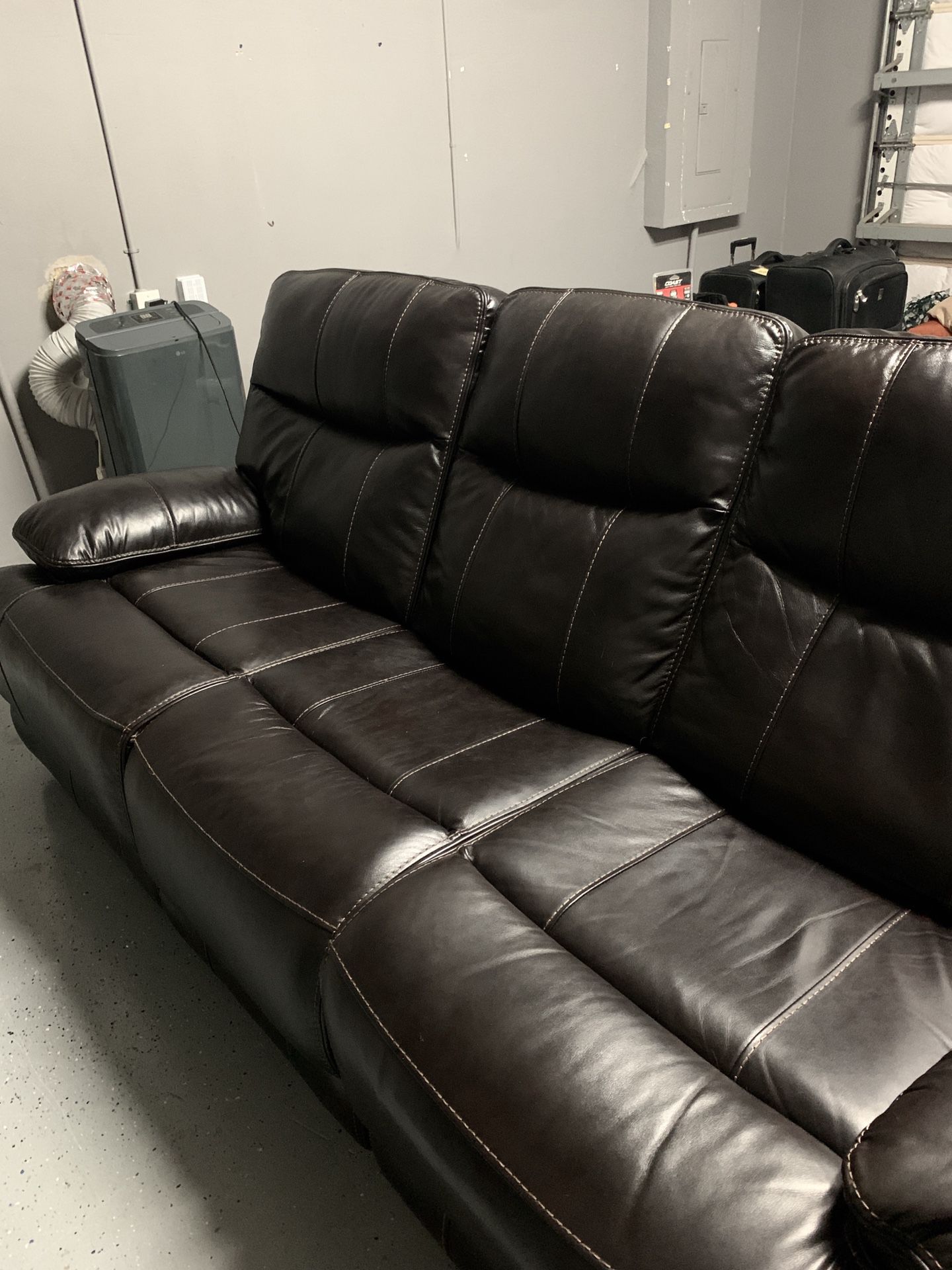 Electrical reclining leather 3 seater sofa! Like NEW!