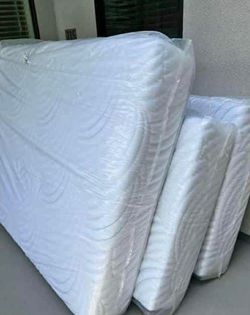 White memory foam Queen size set