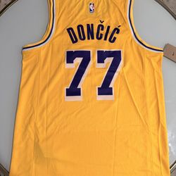 Los Ángeles Lakers Luka Doncic Jersey *Small or XL*