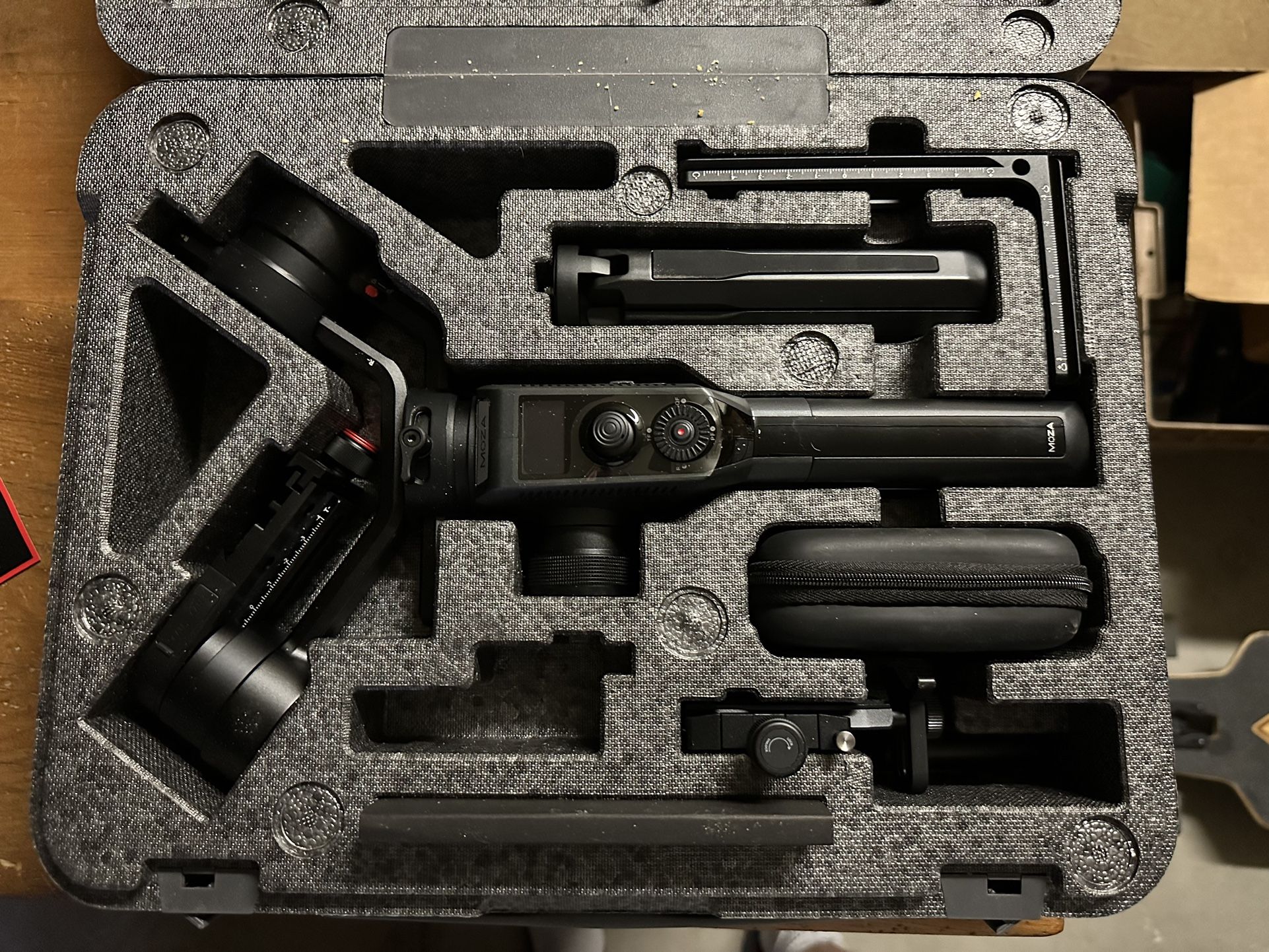Moza AirCross 2 Camera Gimbal Stabilizer For DSLR Cameras