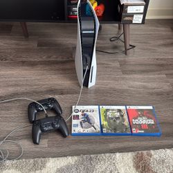 PS5 Disc Edition Bundle – Games + 2 Controllers