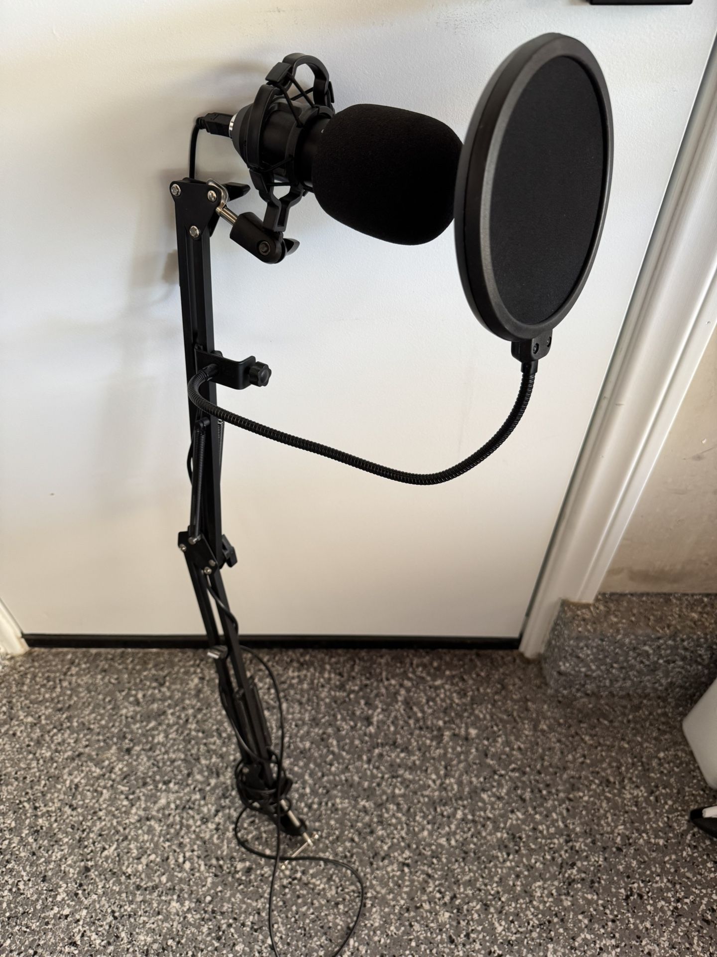 USB Microphone With Boom And Windscreen