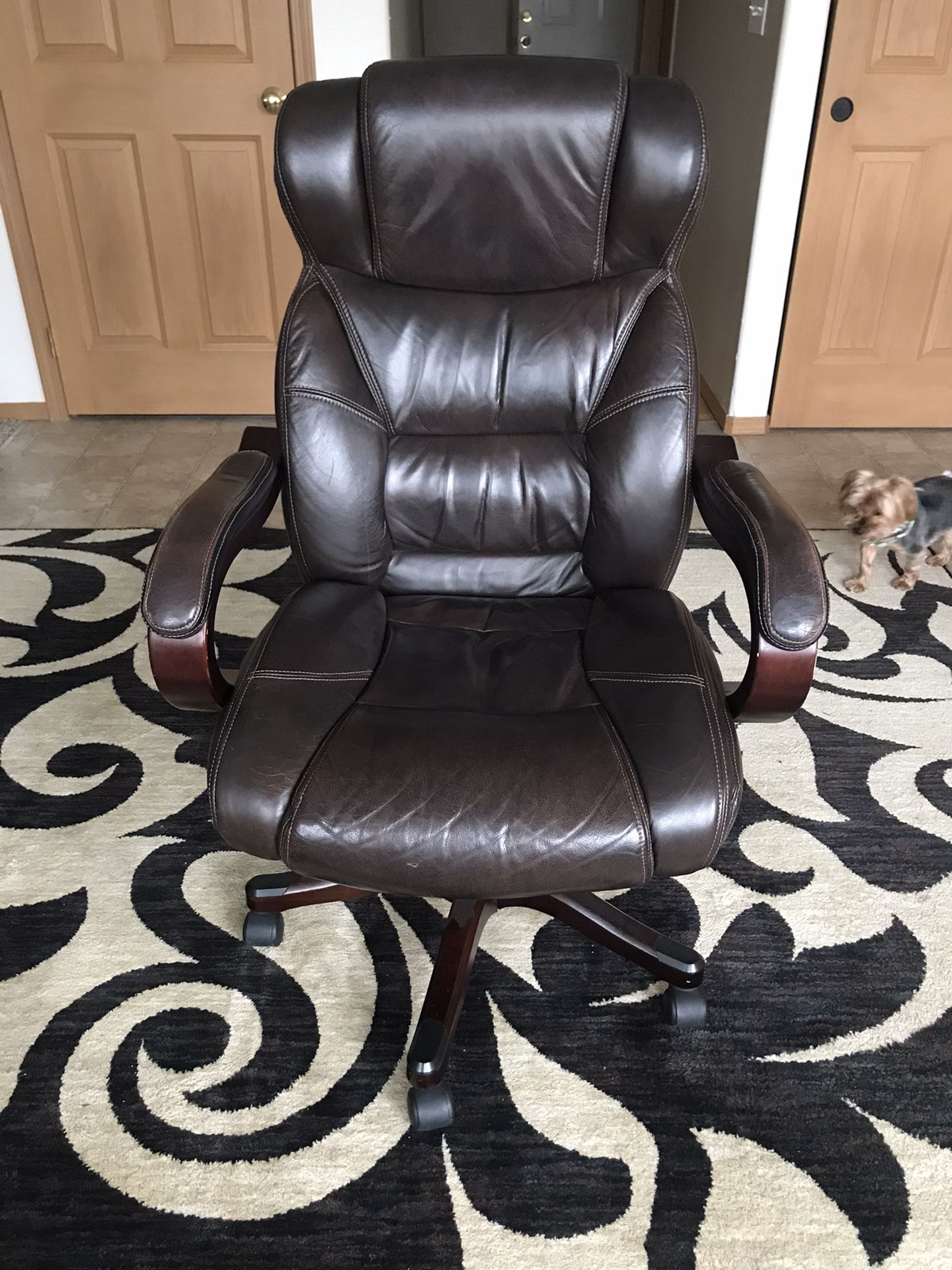 Broyhill Executive office chair Leather for Sale in Puyallup, WA