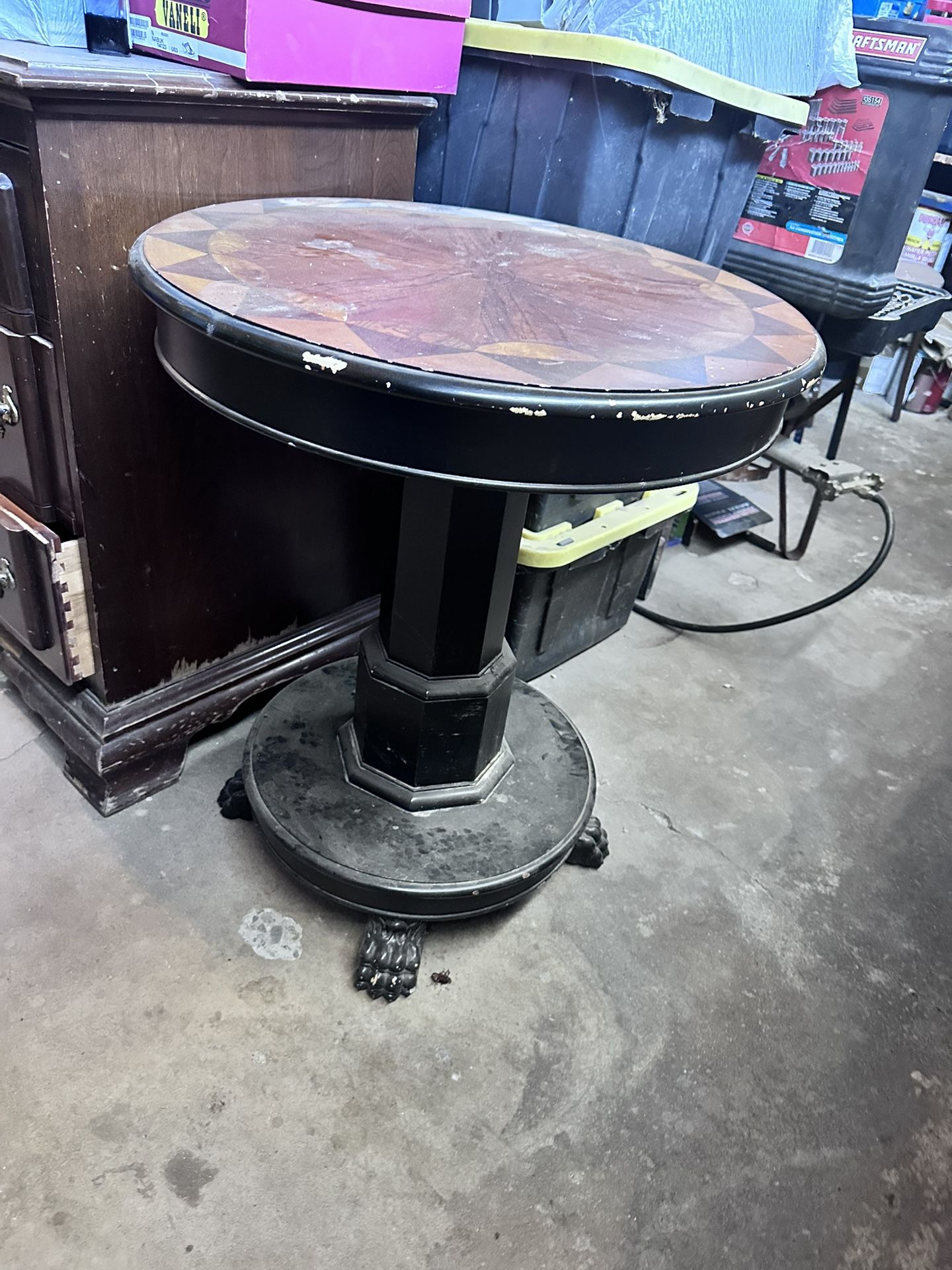 Claws Table