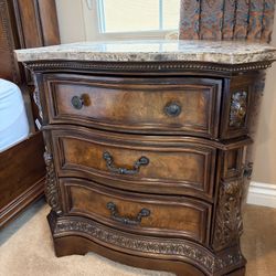 1 Nightstand 