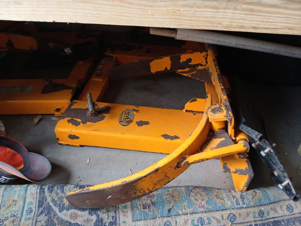 Forklift barrel clamps