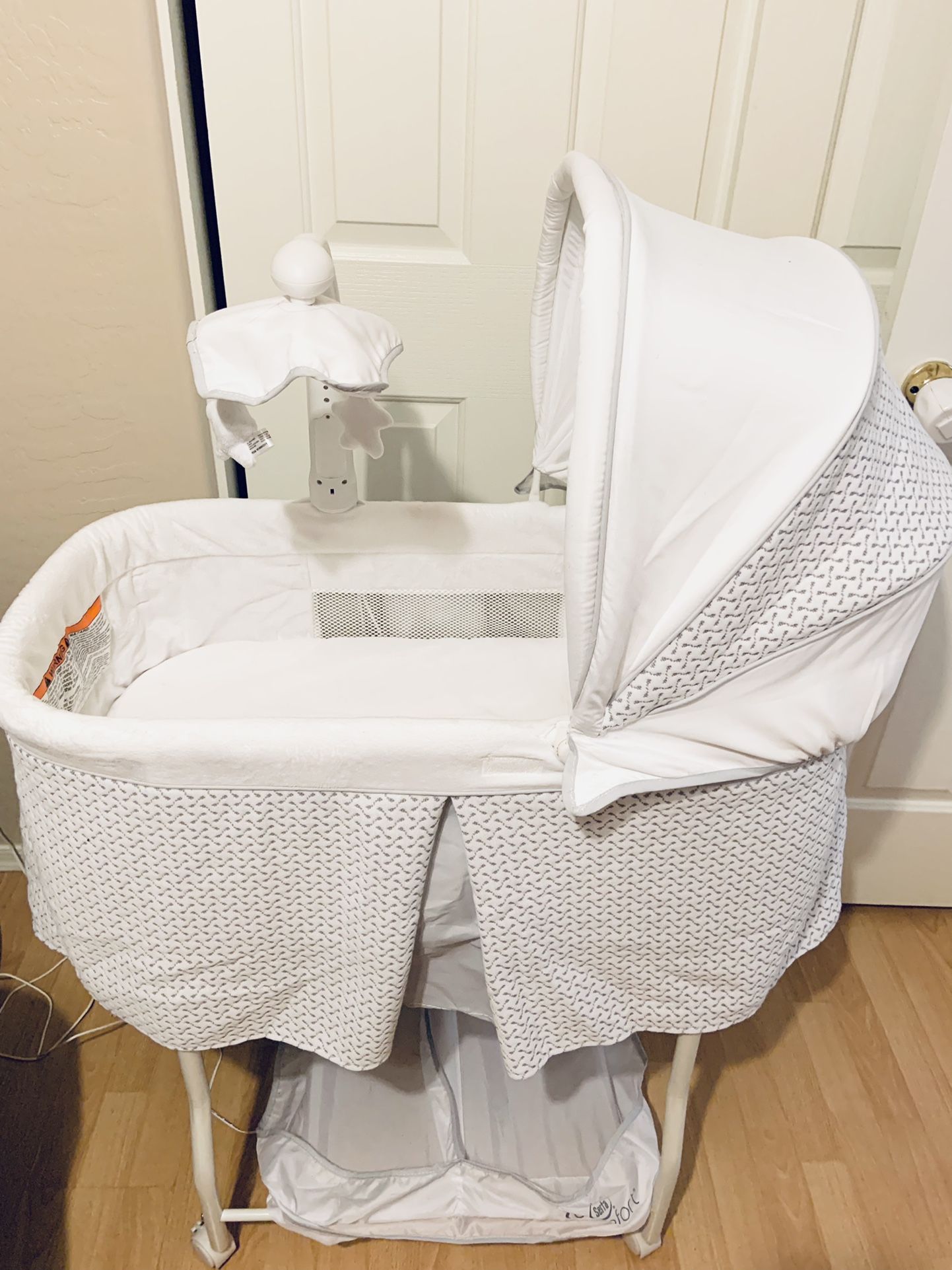 Serta iComfort Auto Glide Bassinet