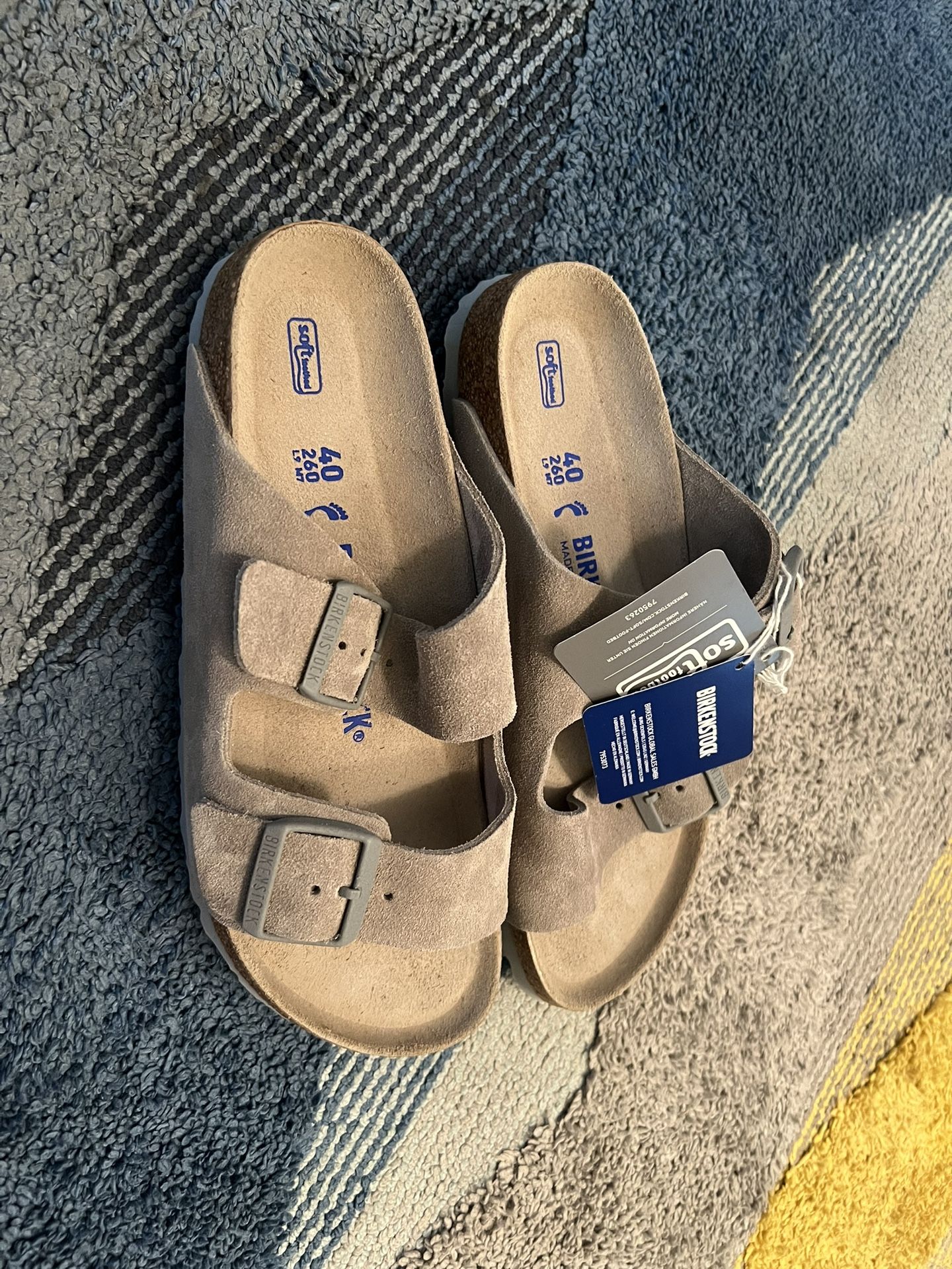 BIRKENSTOCK (BRAND NEW) Men’s Size : 7(40)