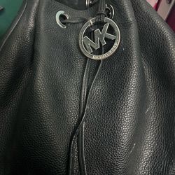 Michael kors bucket bag