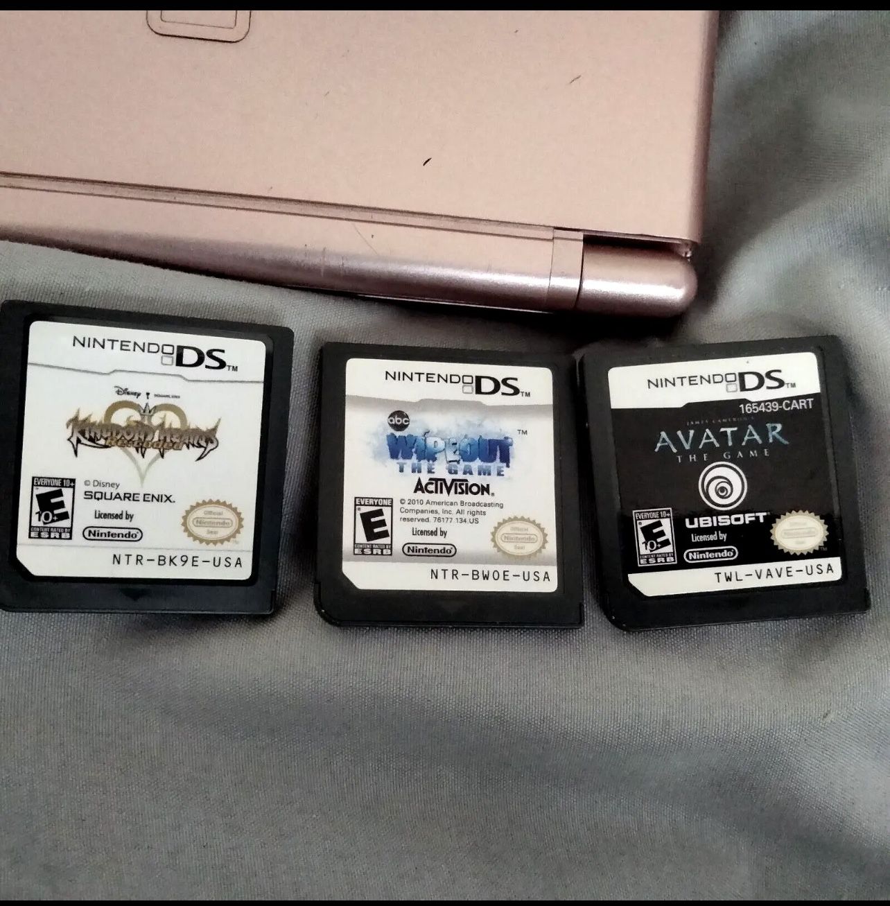 DS HANDHELD CONSOLE WITH 3 GAMES AND CARRYING CASE