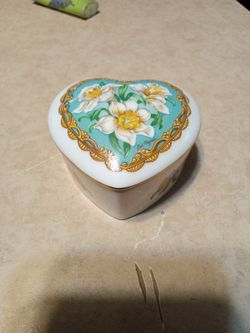 Heart-shaped Vintage Music Box