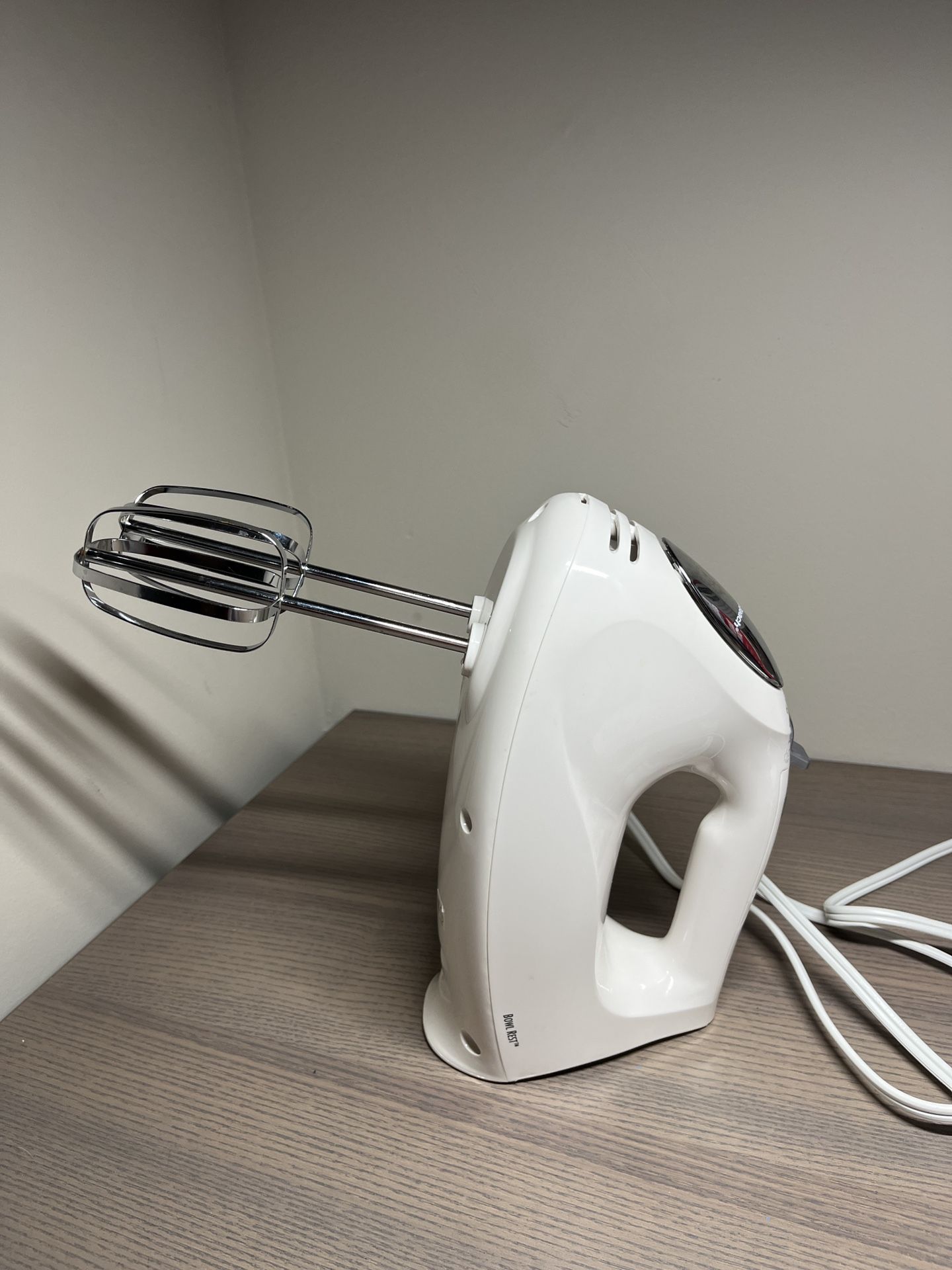 Hamilton Beach 6-Speed Hand Mixer with Case - White 62632R