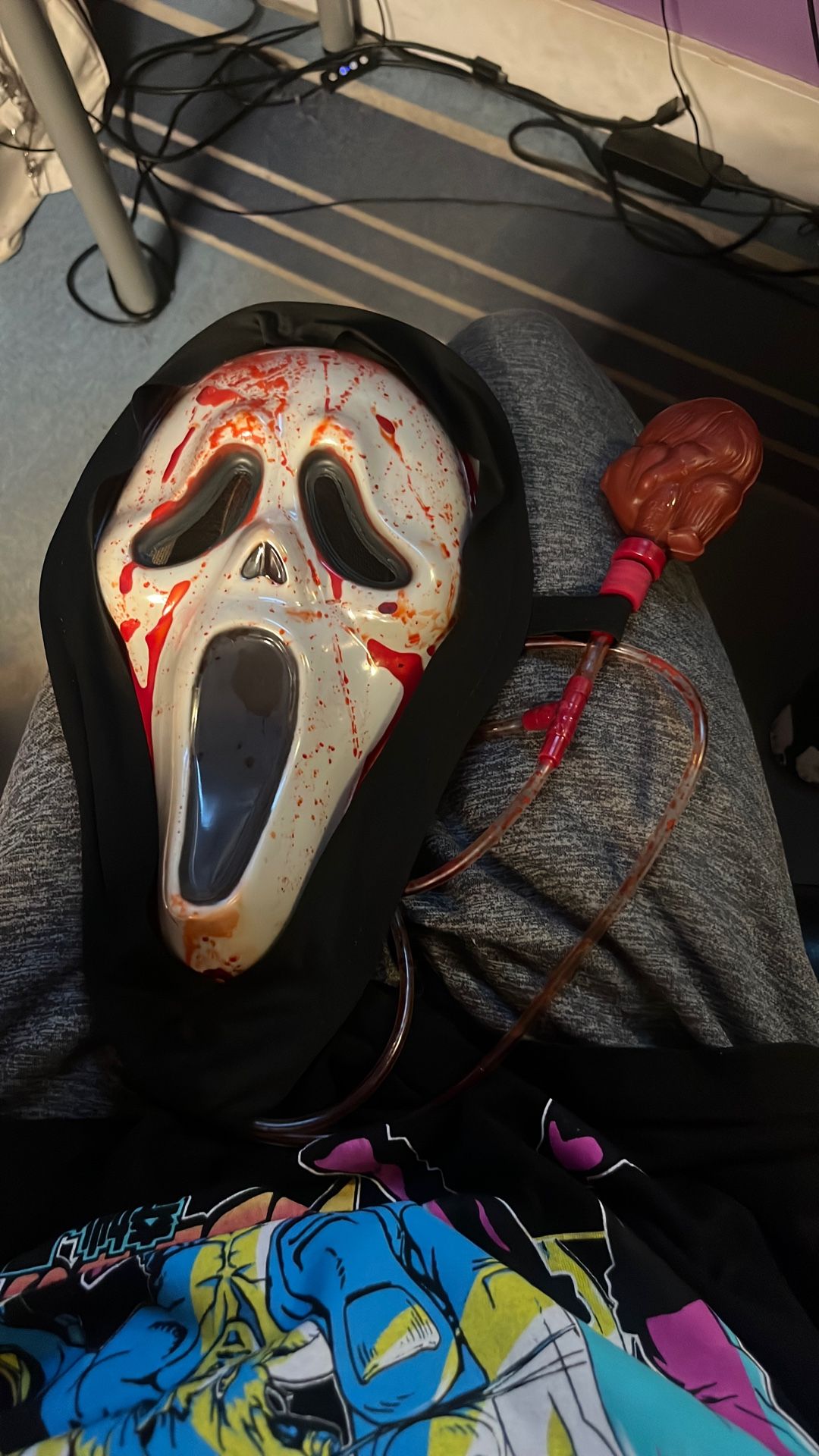 5$ bleeding ghostface mask