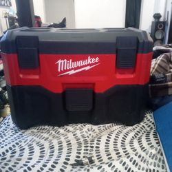 Milwaukee 2 Gallon Wet /Dry  Vacuum