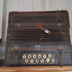 VINTAGE ACCORDIAN