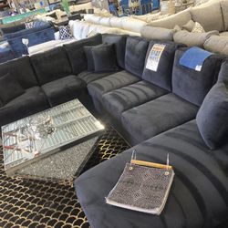 $2499 Black Sectional 3pcs 