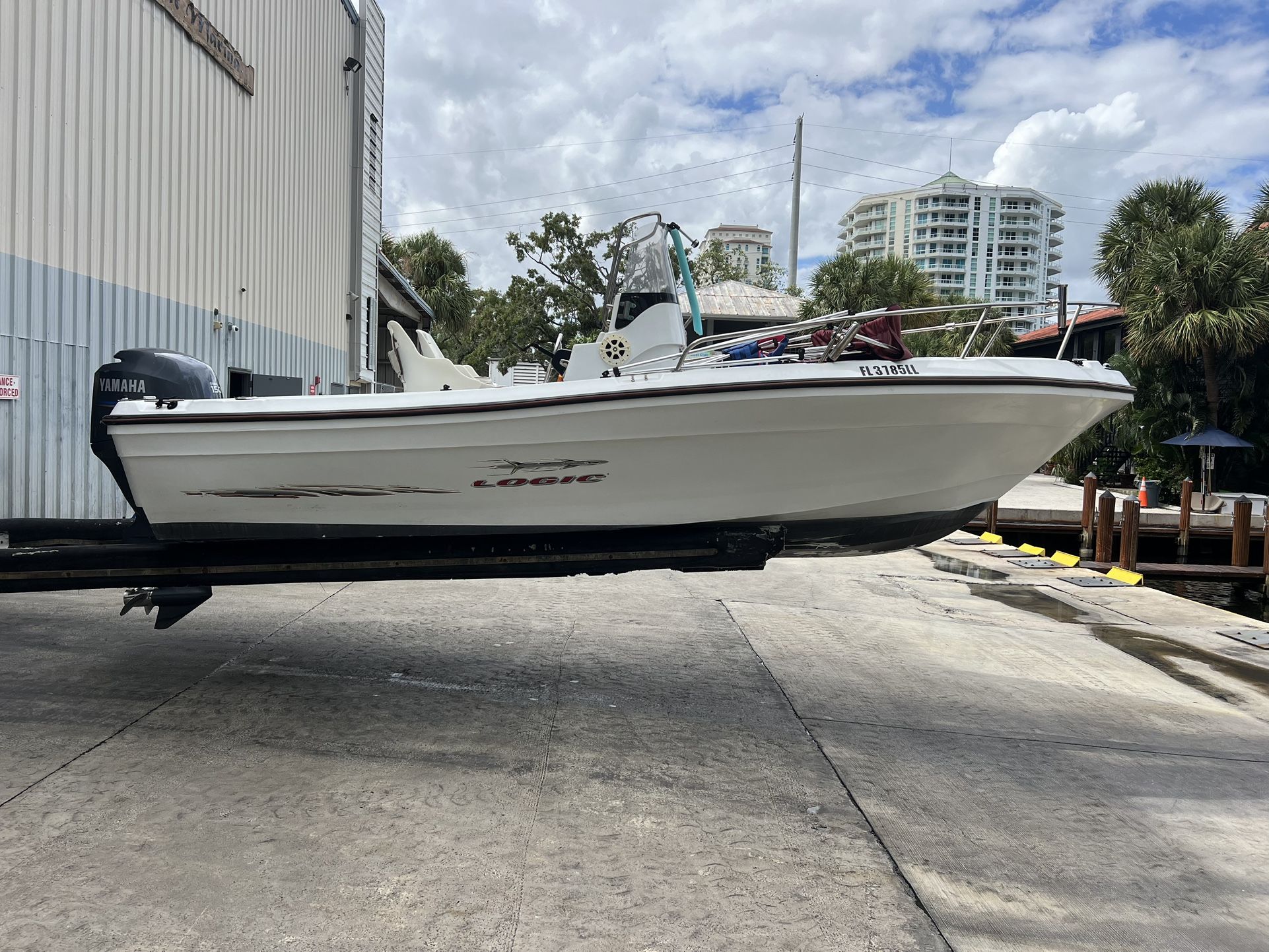 2001 21' Centerconsole Boat