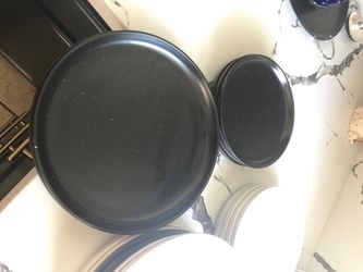 Black and white dinnerware set